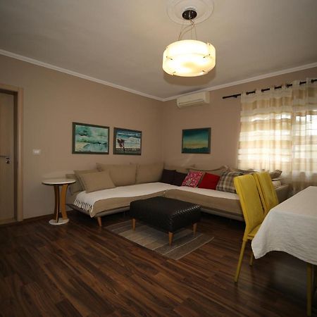 Eos Appartement Tirana Buitenkant foto
