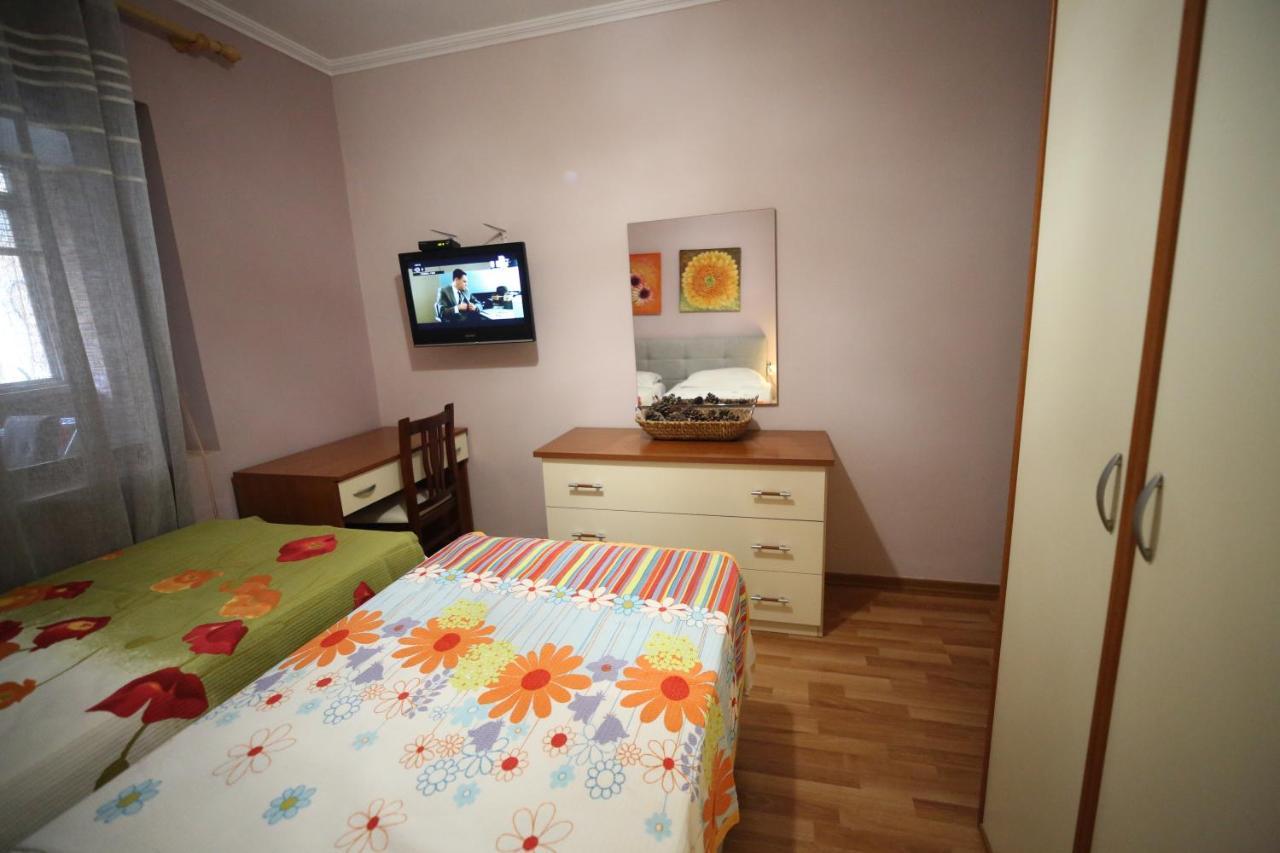 Eos Appartement Tirana Buitenkant foto