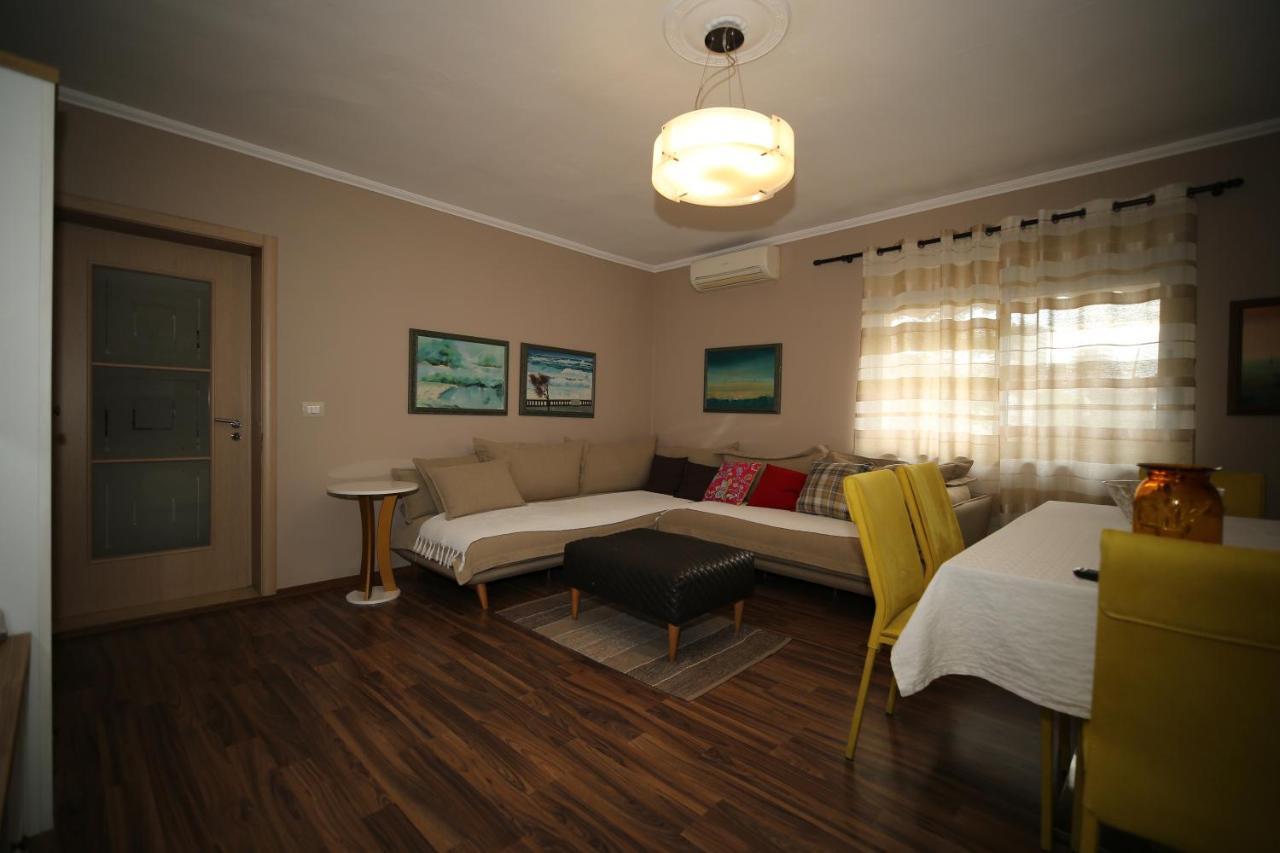 Eos Appartement Tirana Buitenkant foto